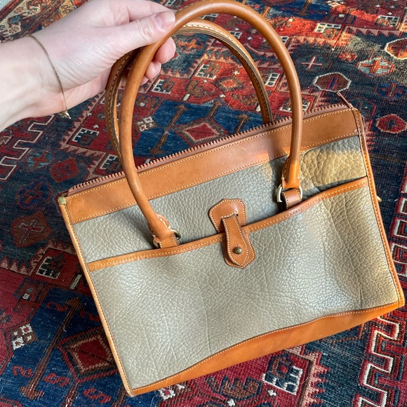 Dooney & Bourke all weather, leather purse - Picture 3 of 5